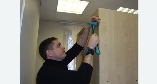 Разборка и сборка мебели в офисе. Площадь Восстания